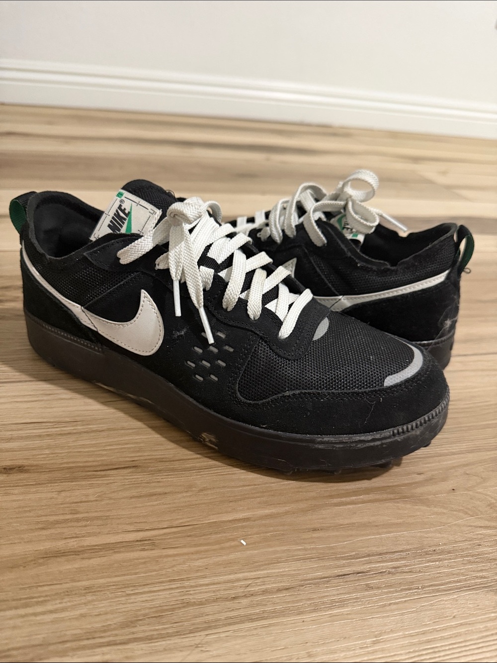 Nike Black and White Low-Top Sneakers with Green Heel Tab